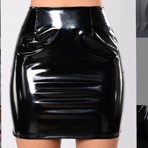 Fashionova Vynil Black skirt